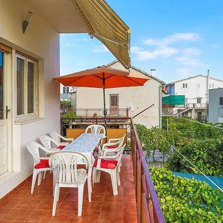 Apartment In Kastel Stafilic With Sauna Kastela