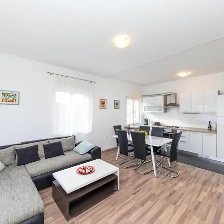 Apartment In Kastel Stafilic With Sauna *