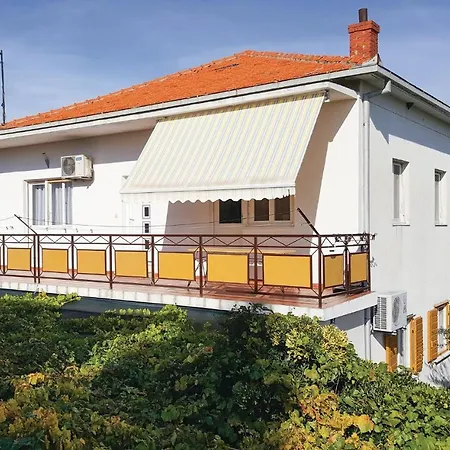 In Kastel Stafilic With Sauna Apartment *