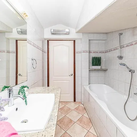 Beautiful In Kastel Stafilic Kaštela