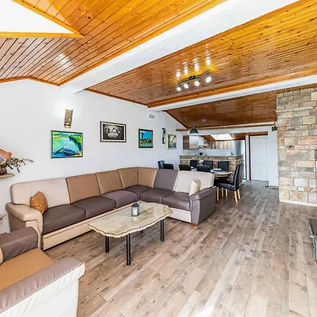 In Kastel Stafilic With Sauna Apartment