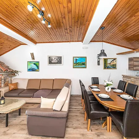 Apartamento Beautiful In Kastel Stafilic *