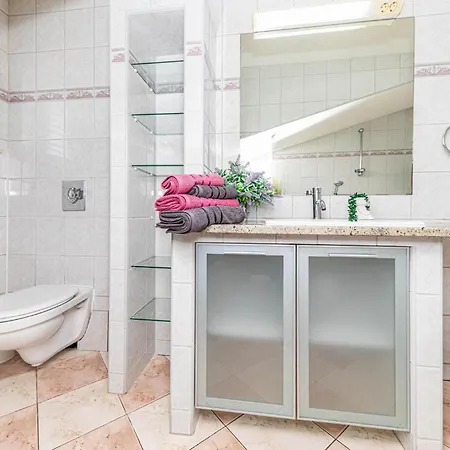 Beautiful In Kastel Stafilic Apartamento